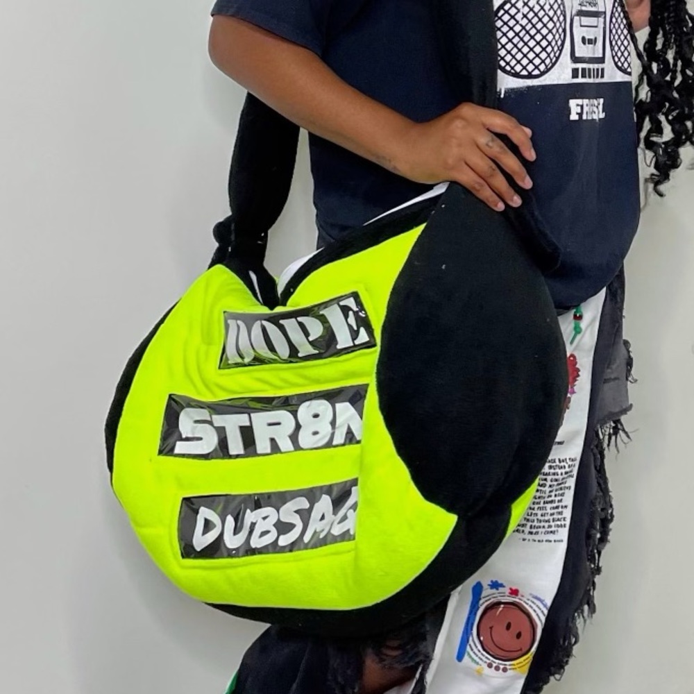 Oversized Puffer Duffle Bag - Picture 3 of 3